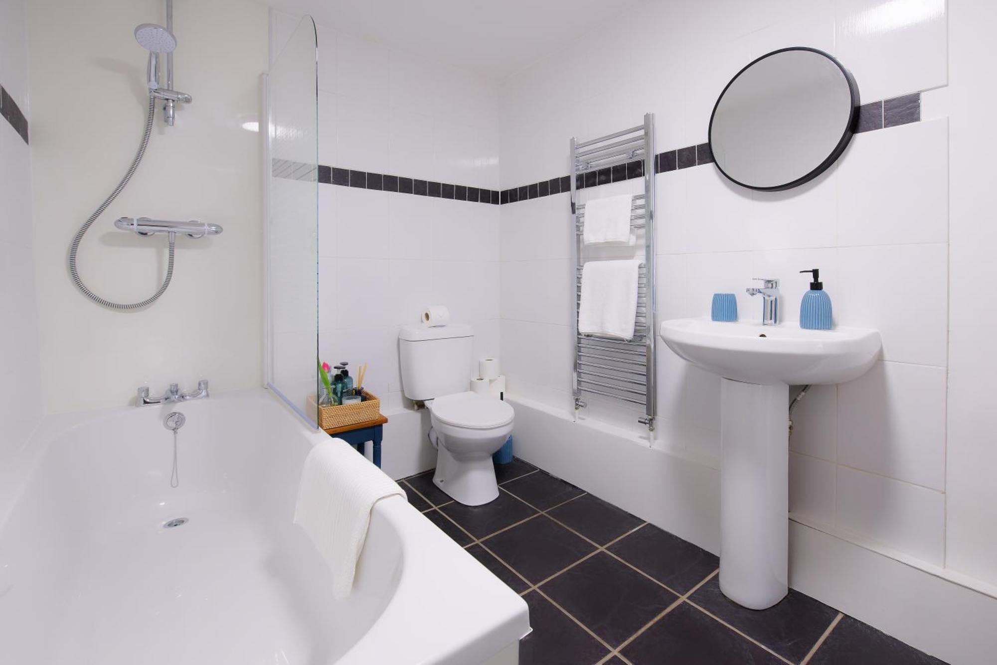 Stayright 3 Bed Home Near Hiking Trails & Parks Llwynypia Kültér fotó