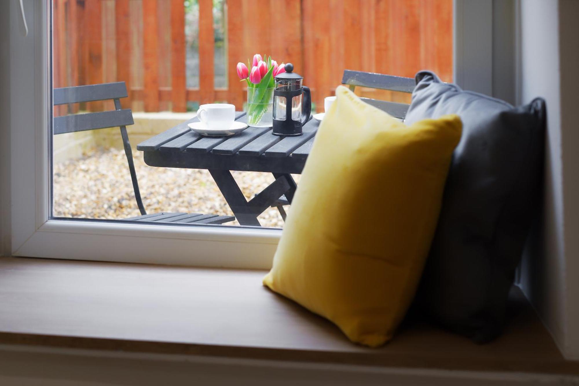 Stayright 3 Bed Home Near Hiking Trails & Parks Llwynypia Kültér fotó