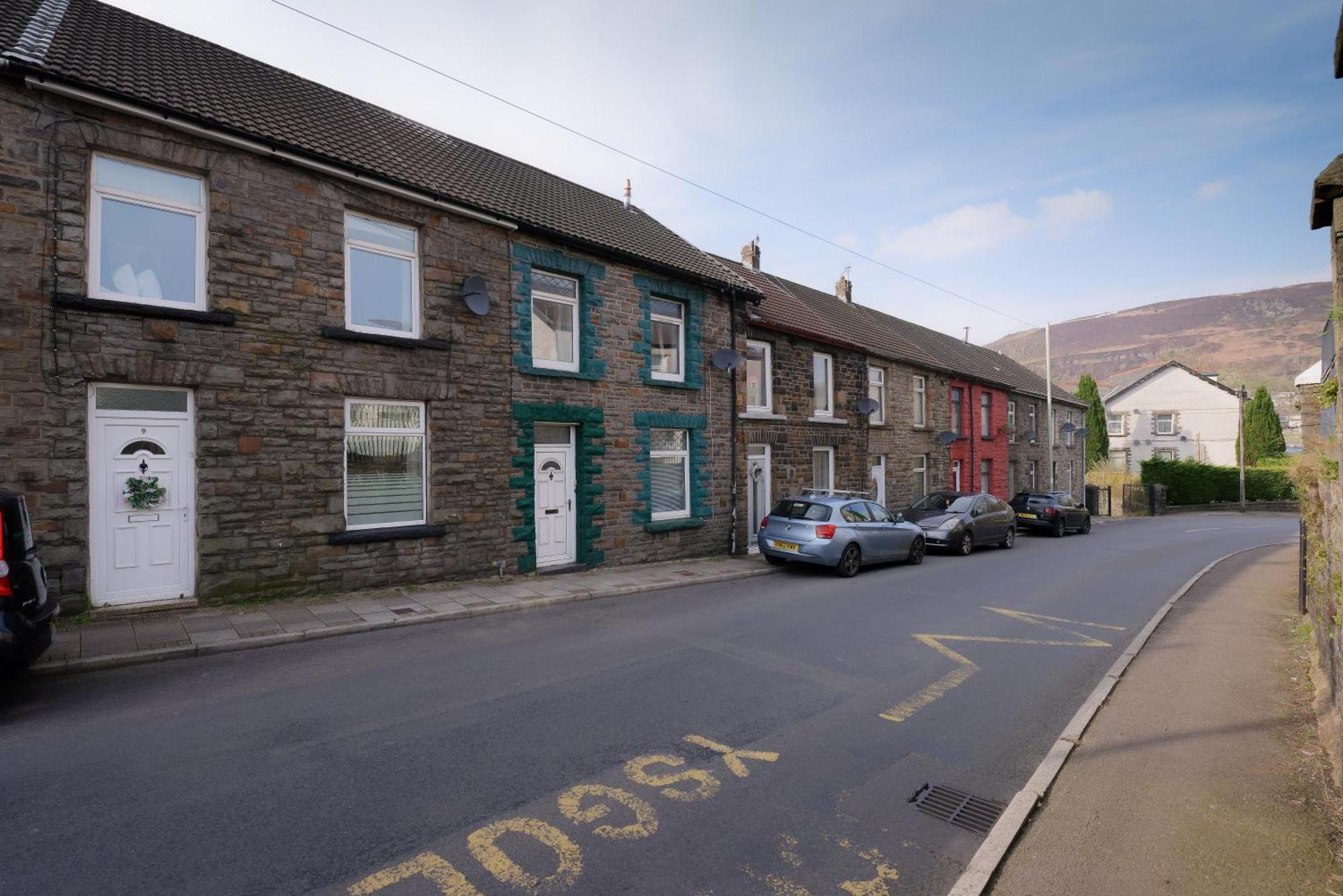 Stayright 3 Bed Home Near Hiking Trails & Parks Llwynypia Kültér fotó